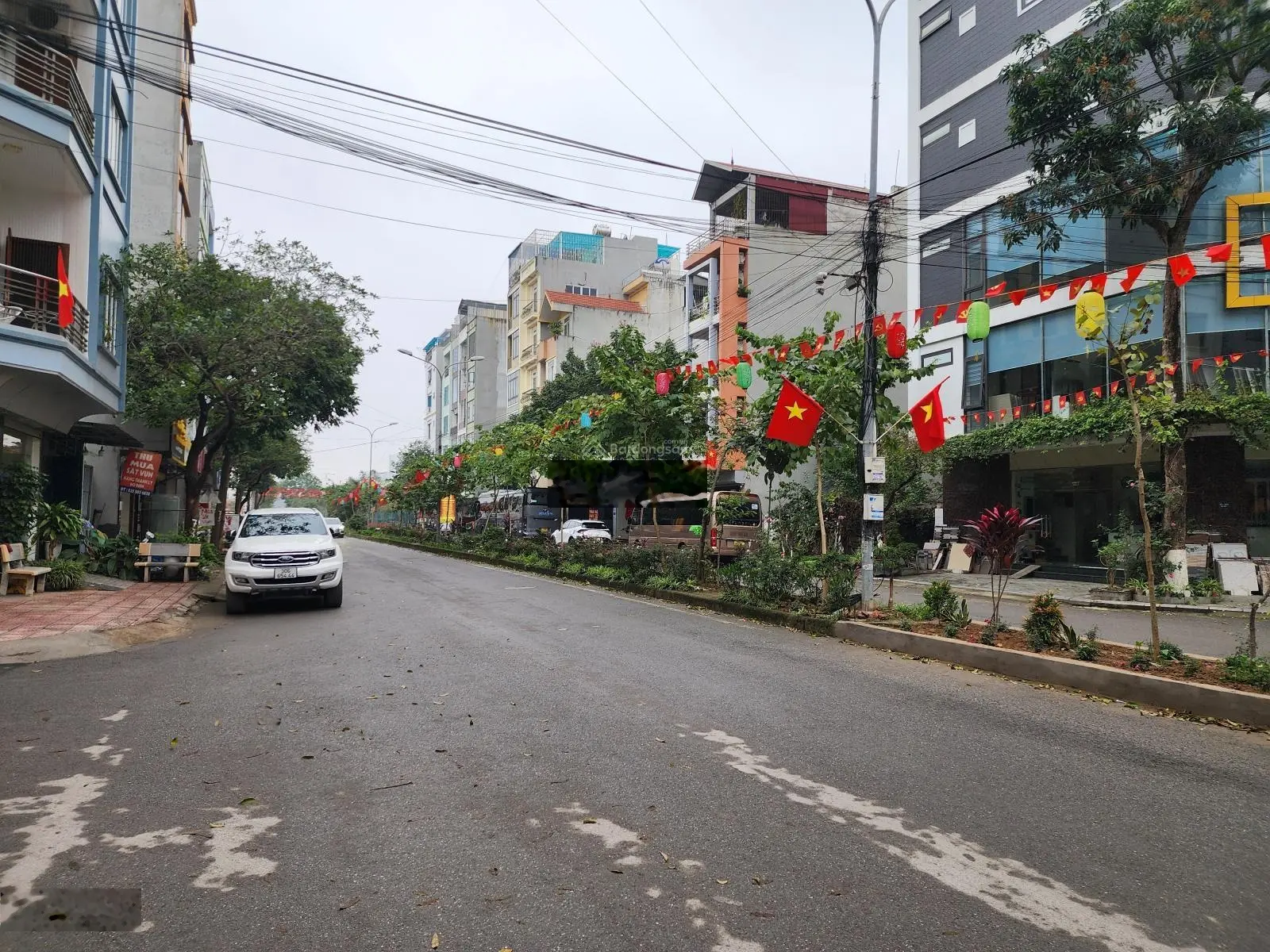 Bán gấp căn liền kề KĐT Văn Khê, Hà Đông, 50m2, mặt tiền 5m, 4 tầng, mặt đường đôi, kinh doanh