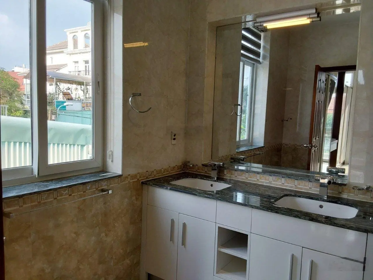 Bán nhà mặt tiền Xô Viết Nghệ Tĩnh, P17, Q. Bình Thạnh. Cách ngã tư Hàng Xanh 500m. DT 80m2. 27 tỷ