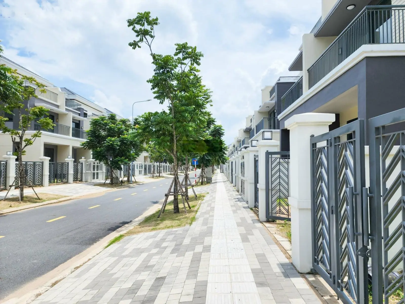 Ngộp quá cần Bán nhà phố, biệt thự, shophouse Aqua City giá từ 5,2 tỷ. Nhận nhà ở ngay kèm HĐMB