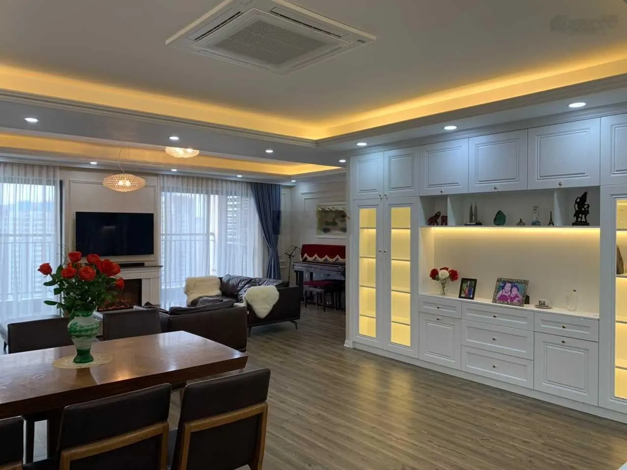 Gia đình bán căn 3 phòng ngủ 140m2 tại Hapulico tòa 21T2, nội thất liền tường cửa Đông Nam, sổ đỏ