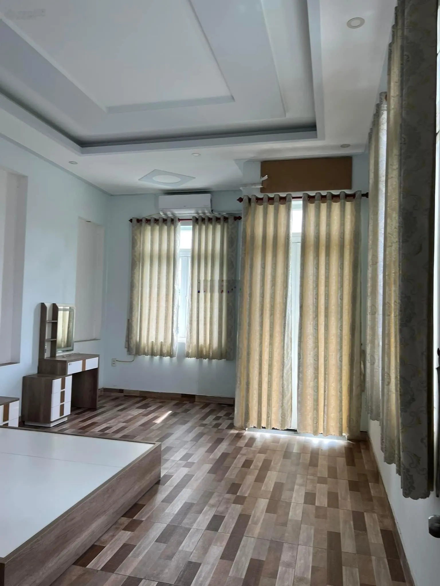 Bán nhà 1 trệt 2 lầu góc 2 mặt tiền xây kiên cố do cần tiền nên bán lại giá thương lượng mạnh