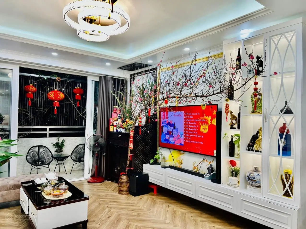 Tôi cần bán căn hộ 3 ngủ C14 Bắc Hà 134m2 nội thất xịn. Giá 5,5 tỷ bao toàn bộ phí