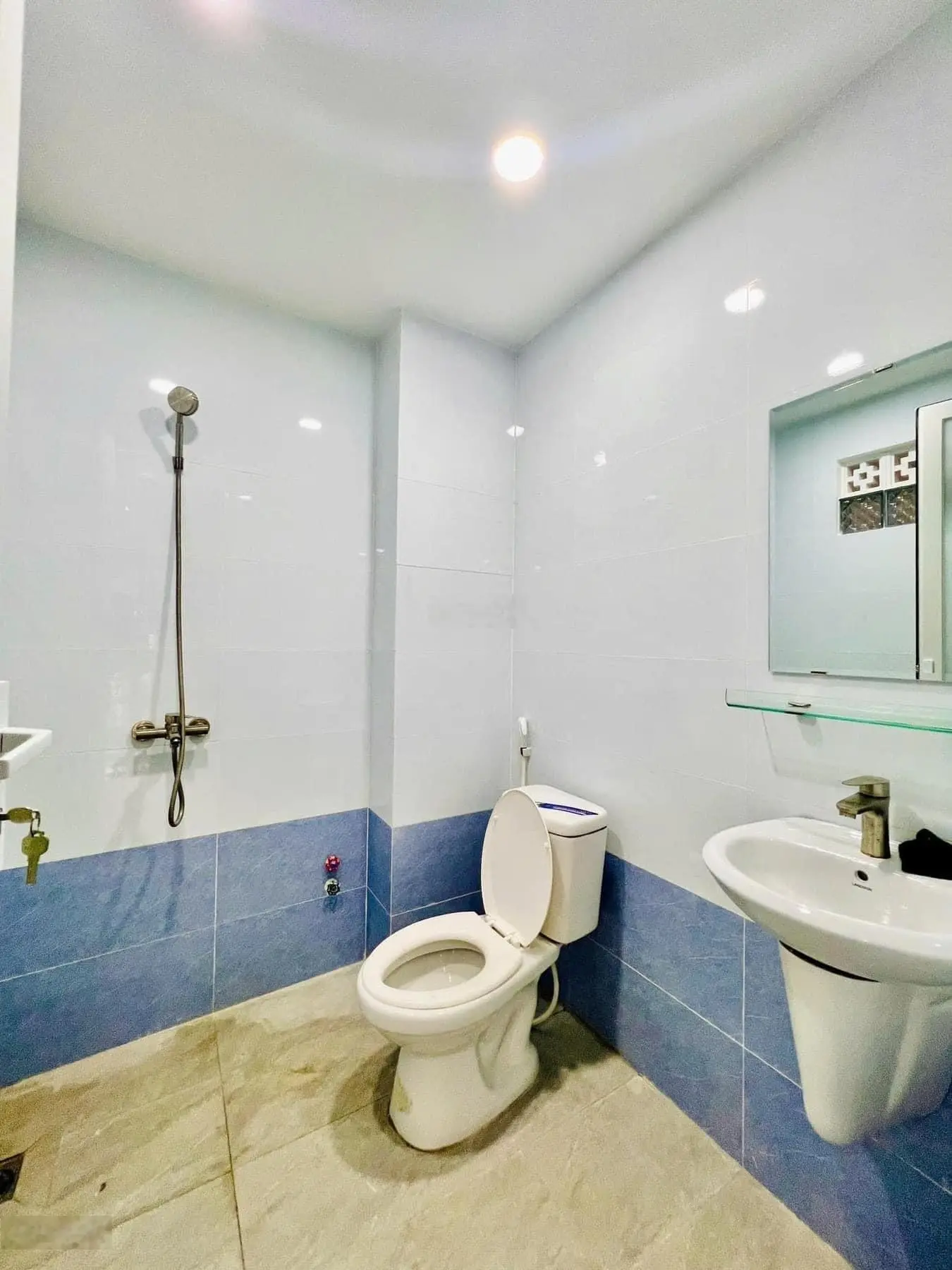Nhà 2 mặt tiền hẻm xe hơi có hầm 20p(có thể KD CHDV) 5x27m Dương Quảng Hàm P5 ngay DH Văn Lang
