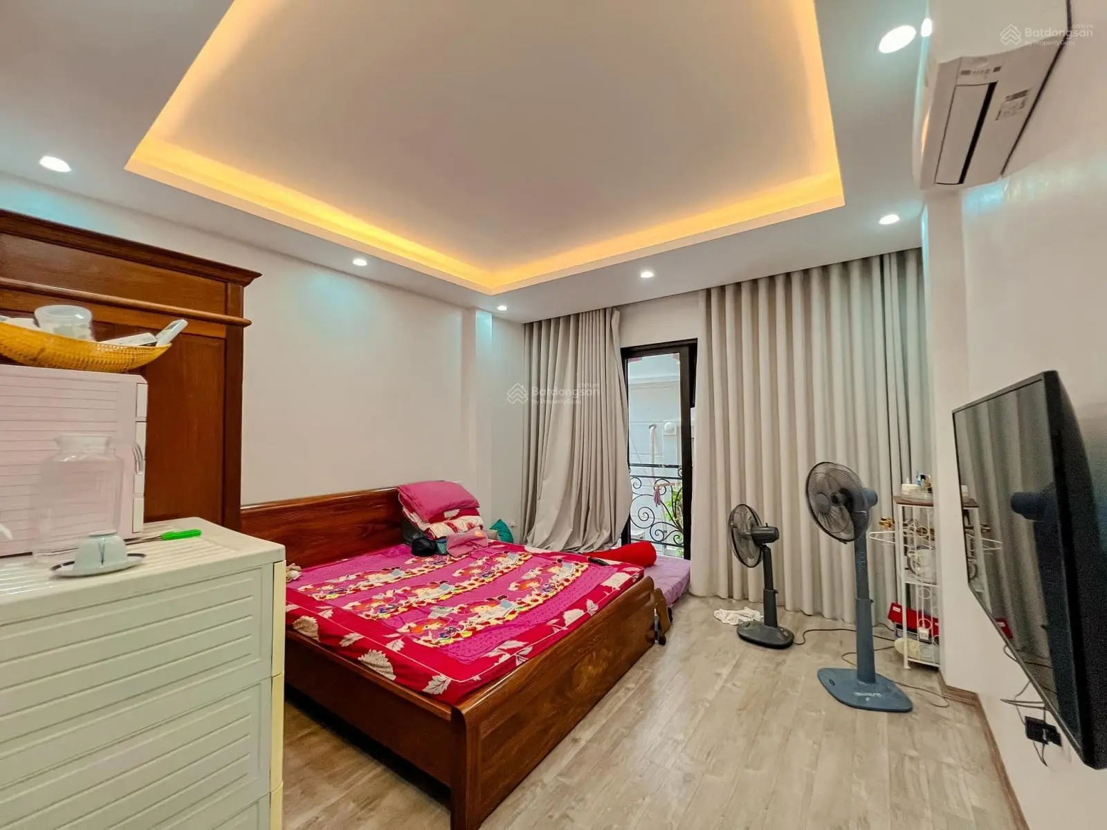 Bán nhà Đống Đa 56 m2 Ngõ nông Gần phố 50 m ra mặt ngõ ô tô thông Dân xây chắc chắn Tặng nội thất