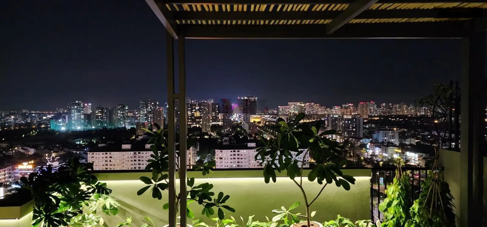 Nhà đẹp mới 100%, Penthouse Sky, 3 tầng, 257m2, view Landmark 81, nhà full nội thất đẹp xịn
