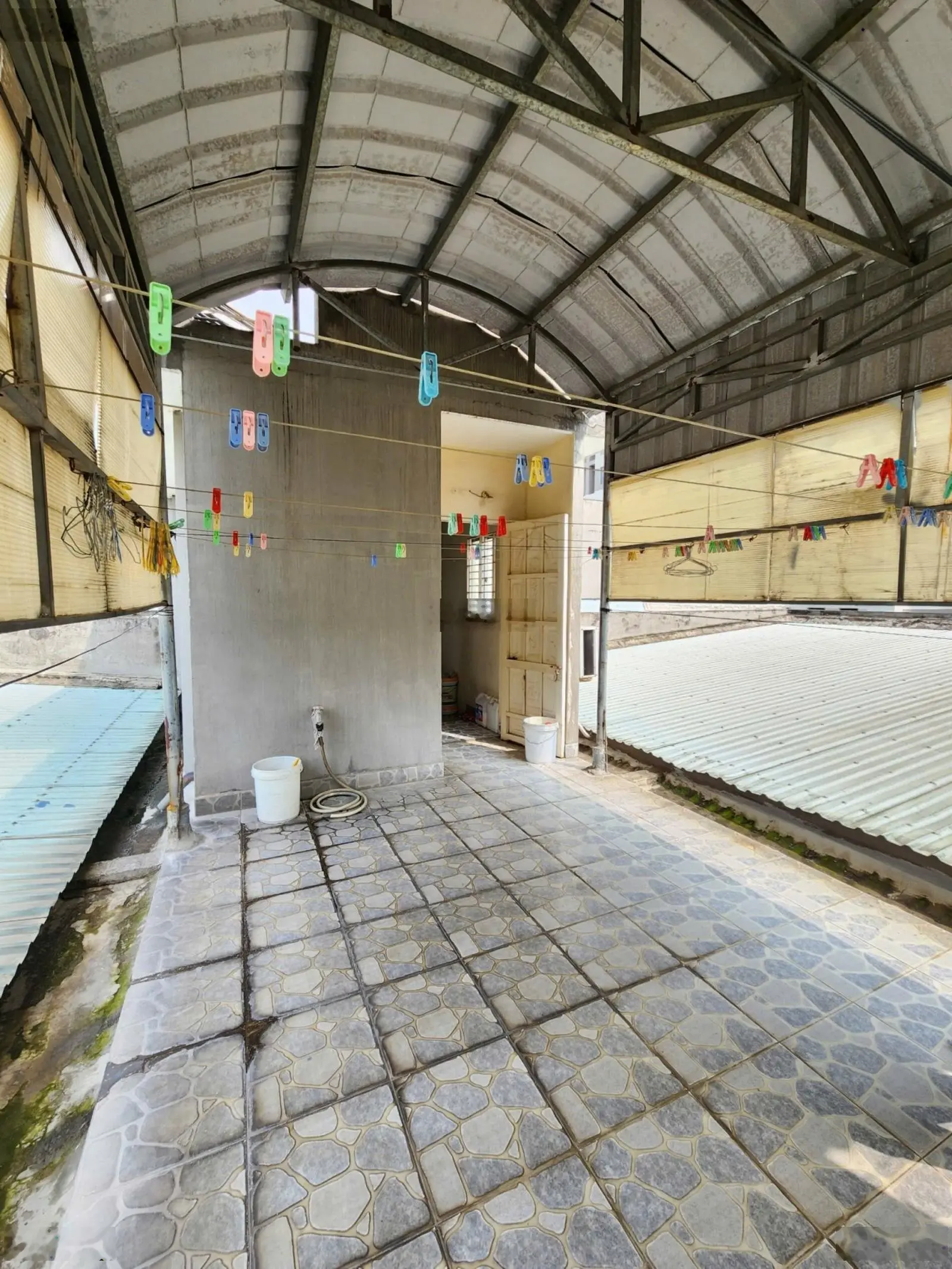 Bán khách sạn 10x20m thu nhập 80 triệu/tháng ngay Vincom Dĩ An, P. Dĩ An