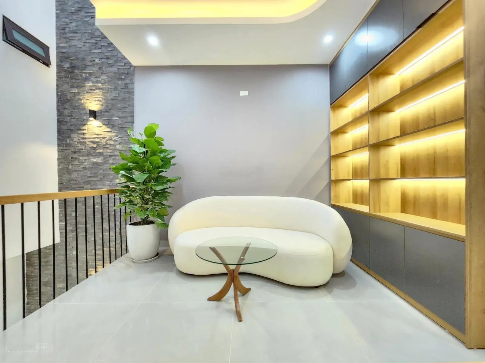 Hot! Bán gấp nhà đường Nguyễn Trọng Tuyển - Tân Bình. DT 42m2
