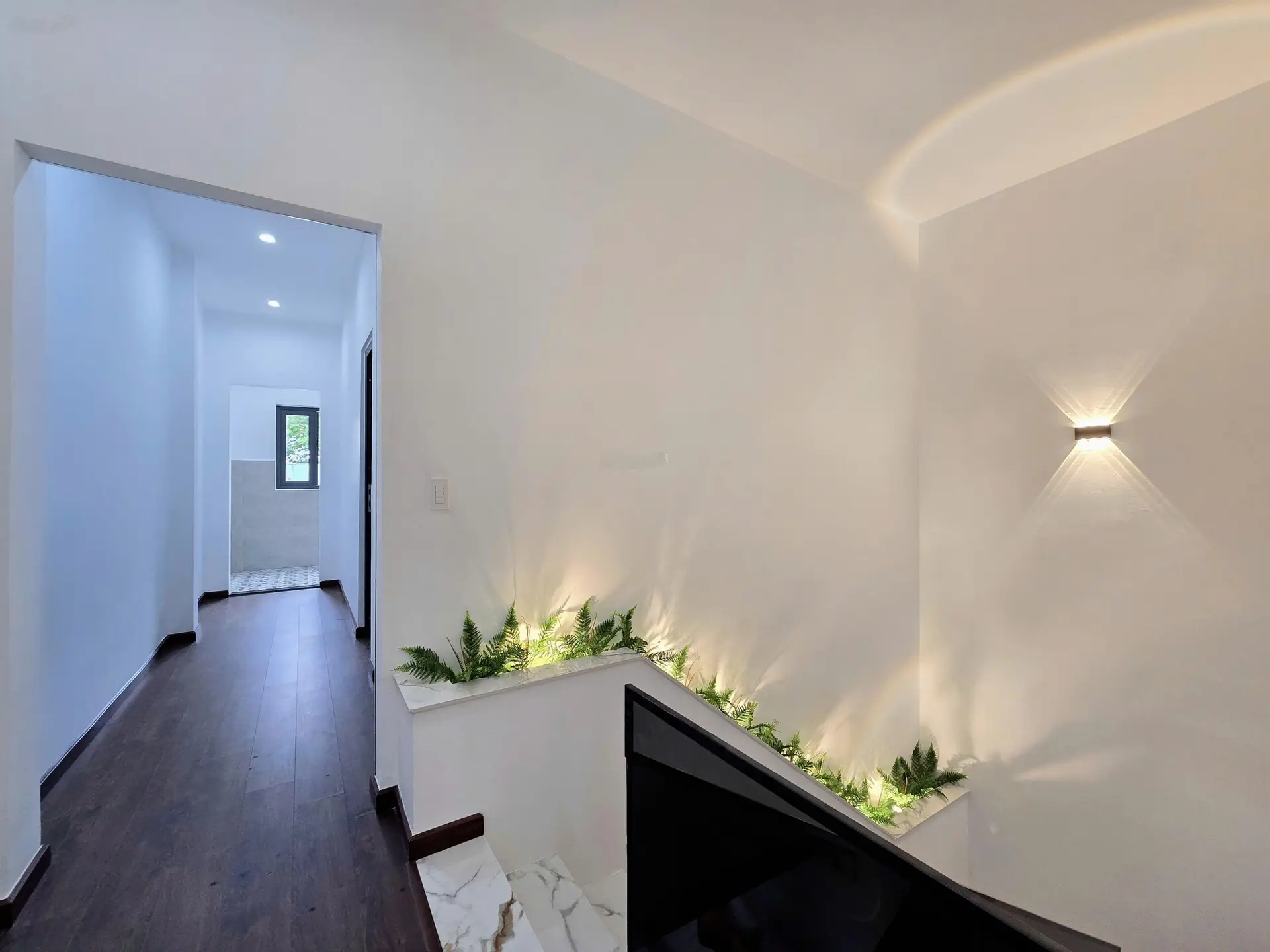 Bán gấp nhà 2 tầng 3PN, khu dân trí cao, nội thất cổ điển, tiện ích bao quanh