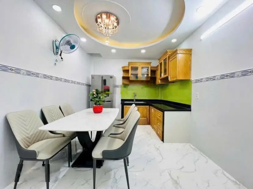 Bán nhà ngay đường hẻm Tô Hiến Thành - Q10. Diện tích 50m2. Gần ngay trung tâm