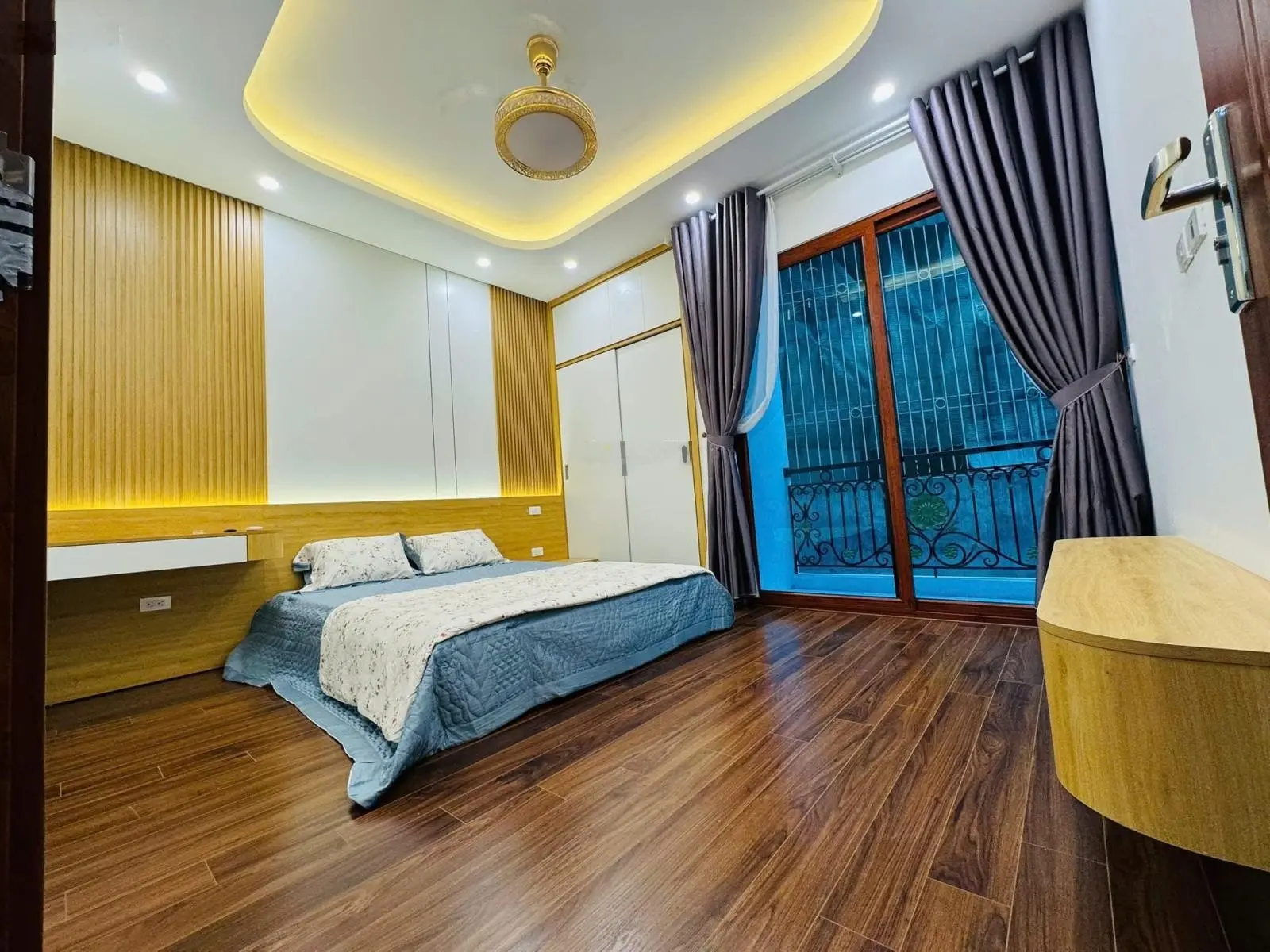 Rẻ quá! Phân lô Hạ Yên Quyết, ô tô tránh, 10m ra phố, kinh doanh, văn phòng, gần vườn hoa, 52m2*6T