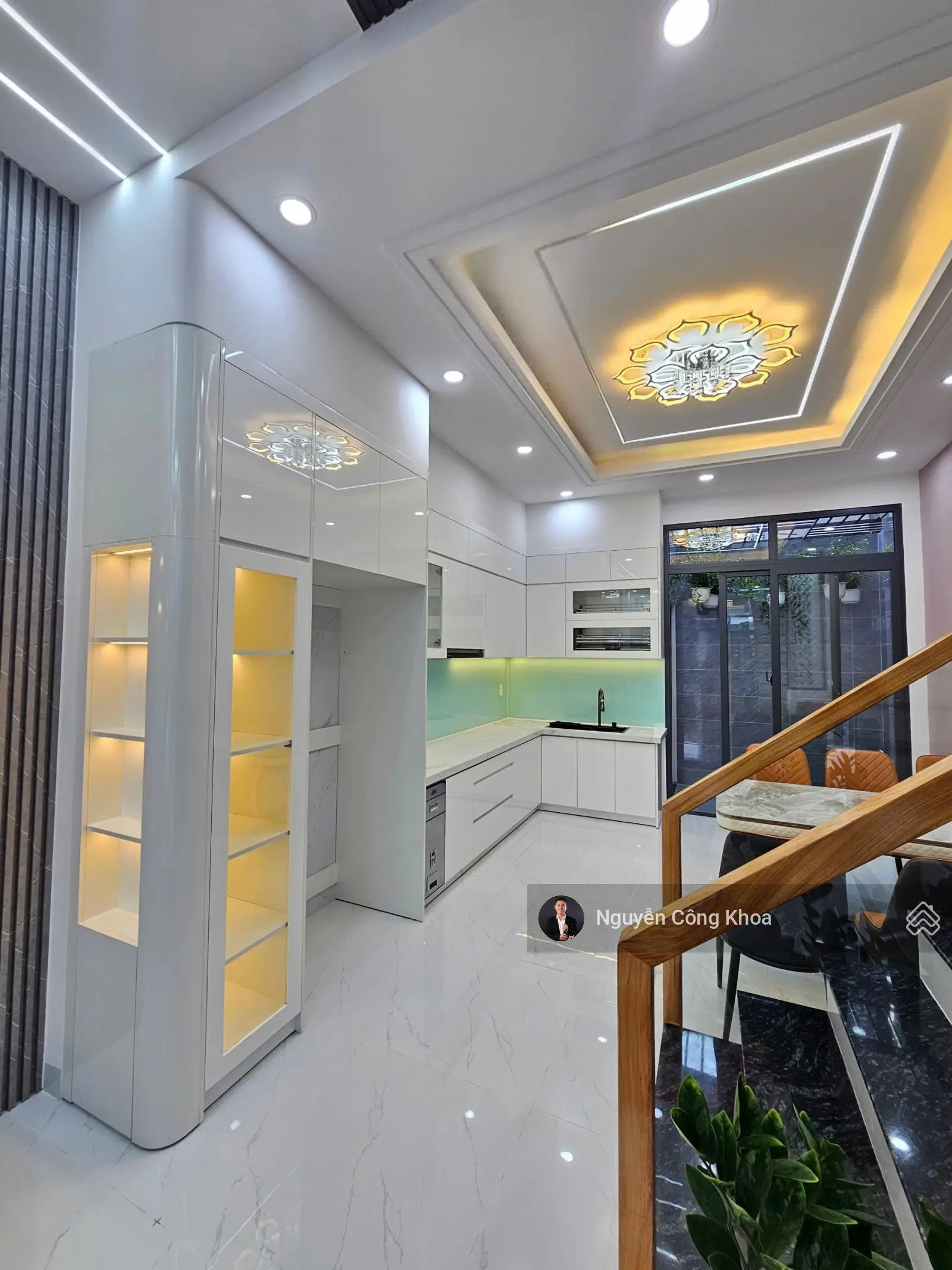Bán nhà đúc 3 tấm mẫu hiện đại, sân ô tô, 4 phòng ngủ, đầy đủ nội thất, KDC P. Bình Chuẩn, Thuận An