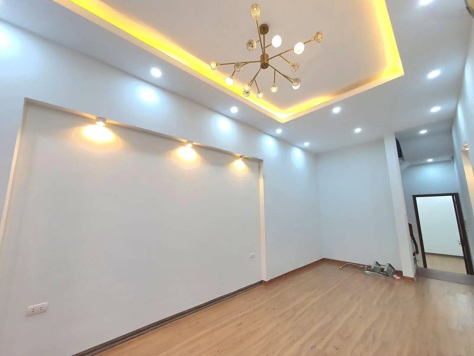 Nhà Gần Hồ Cực Lạ! Bán Nhà Riêng Hồ Đắc Di ngõ to rộng ô tô đỗ sát, sân để xe máy, kinh doanh.