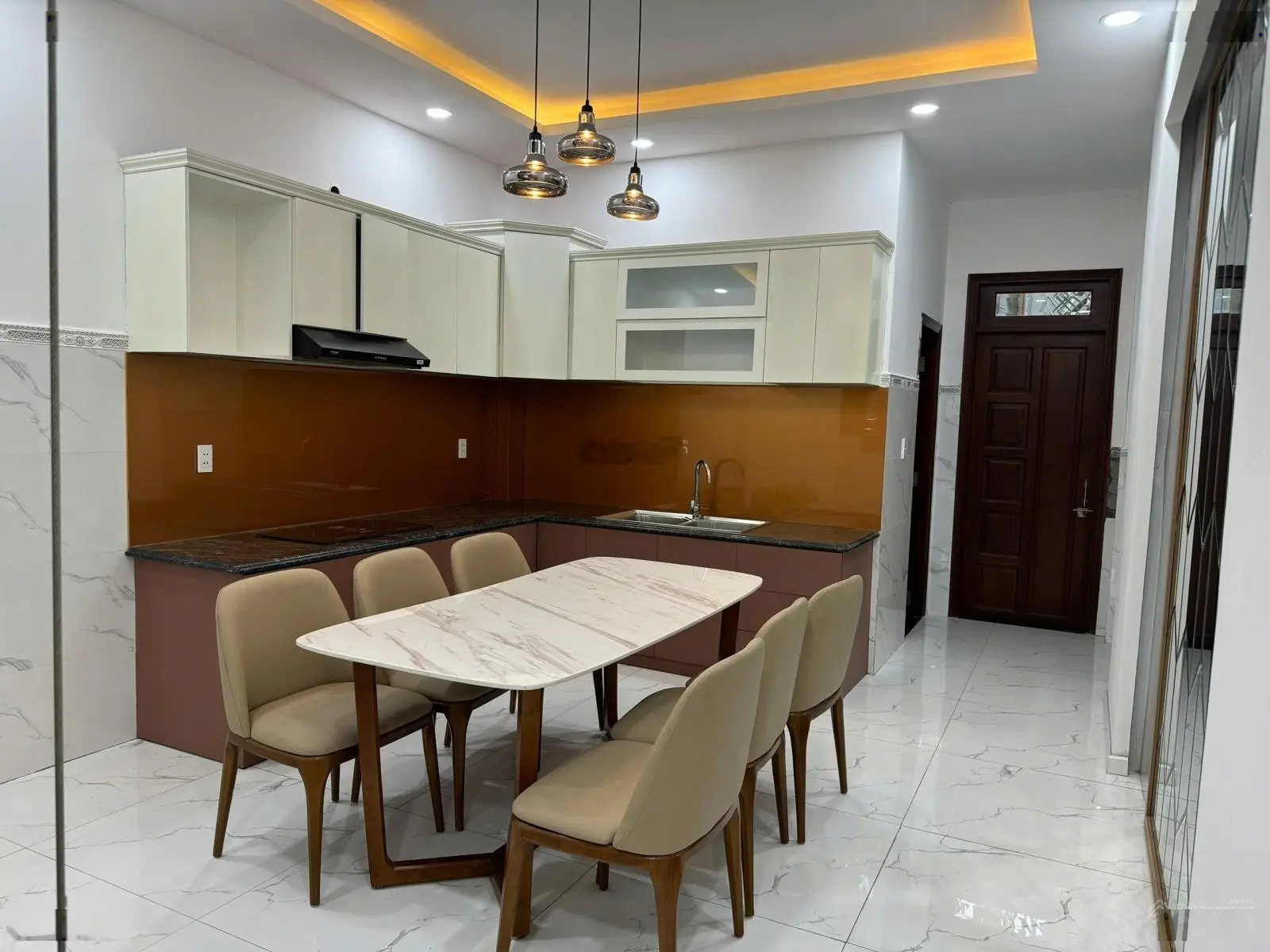 Bán nhà mặt phố sẵn sổ 80m2, giá 6 tỷ tại Nguyễn Thị Khắp, Dĩ An, Bình Dương