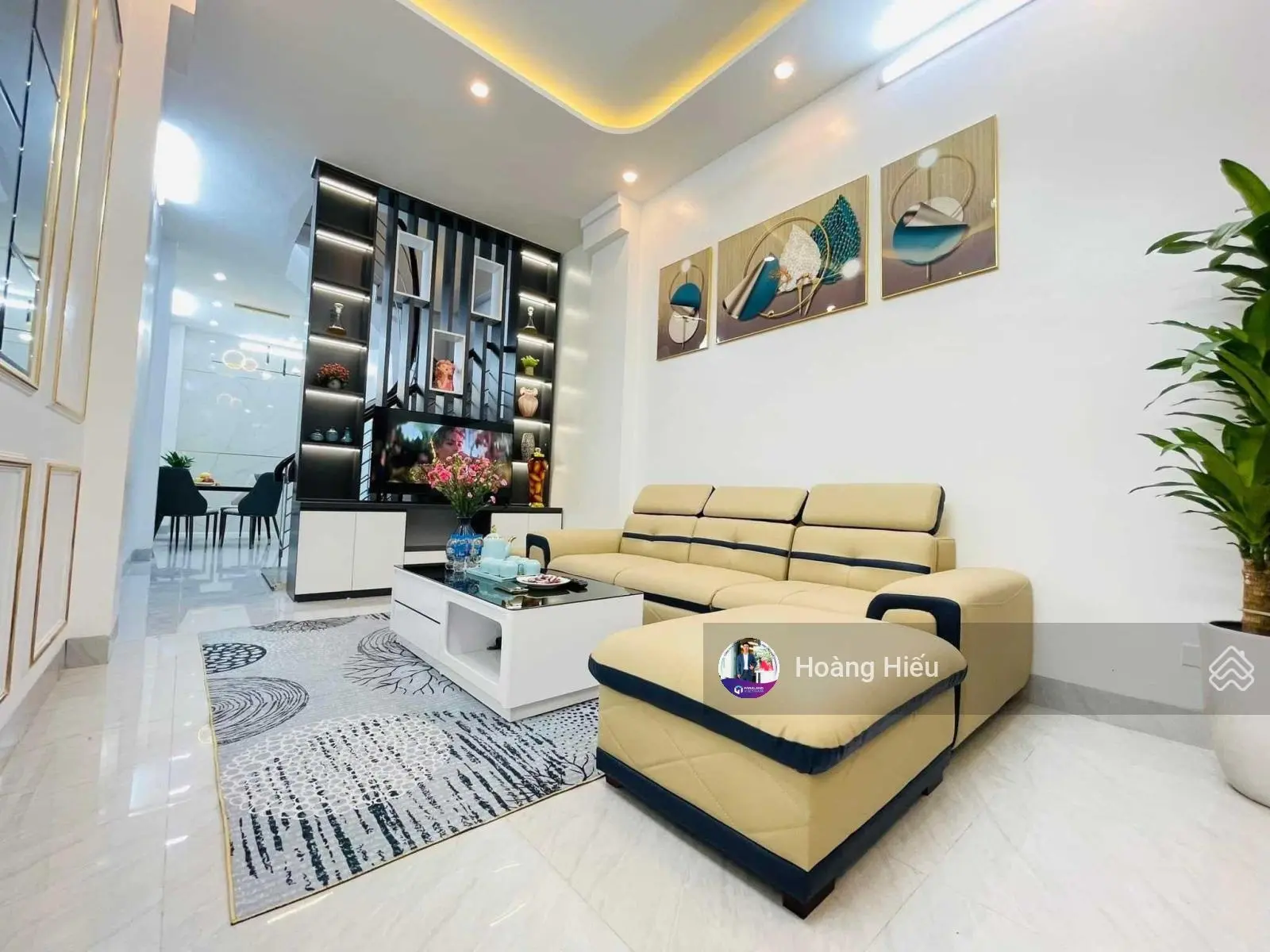 Hoa hậu Cầu Giấy, bán nhà sát mặt phố, tặng nội thất, lô góc 2 thoáng, ngõ to, 50m2, 5 tầng