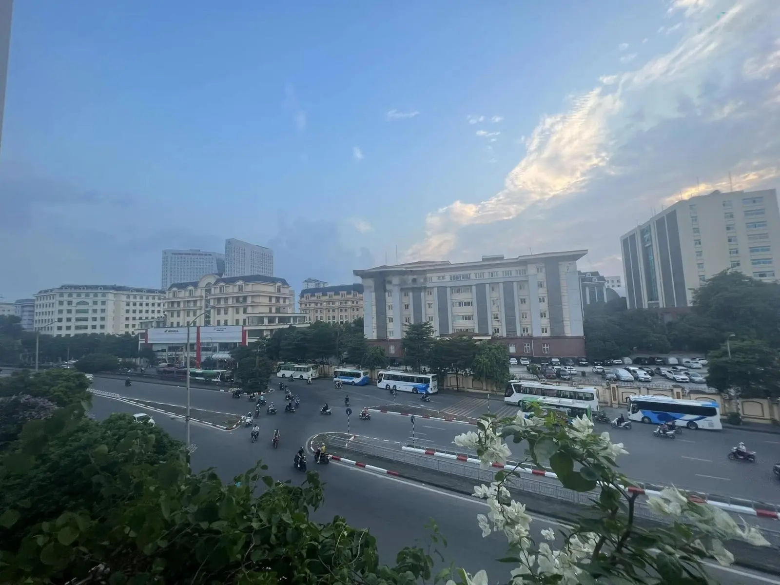 Bán nhà mặt phố Hồng Hà, 20 tỷ, 132 m2, uy tín, Hot!