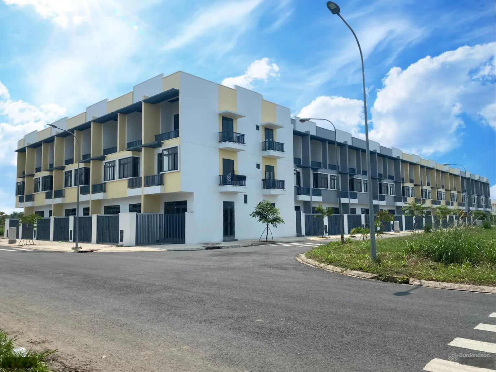 Nhà Phố Trảng Bàng Gần KCN Sổ Riêng, Ở Ngay, Giá Chỉ Từ 1.1 Tỷ