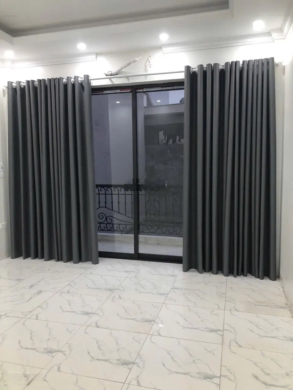 Bán này 3 tầng Khu 918,Gần sân Golf Long Biên.Dt:89m2,mt:5m.Giá:14 tỷ còn TL.Đường Oto tránh-Giá ĐT