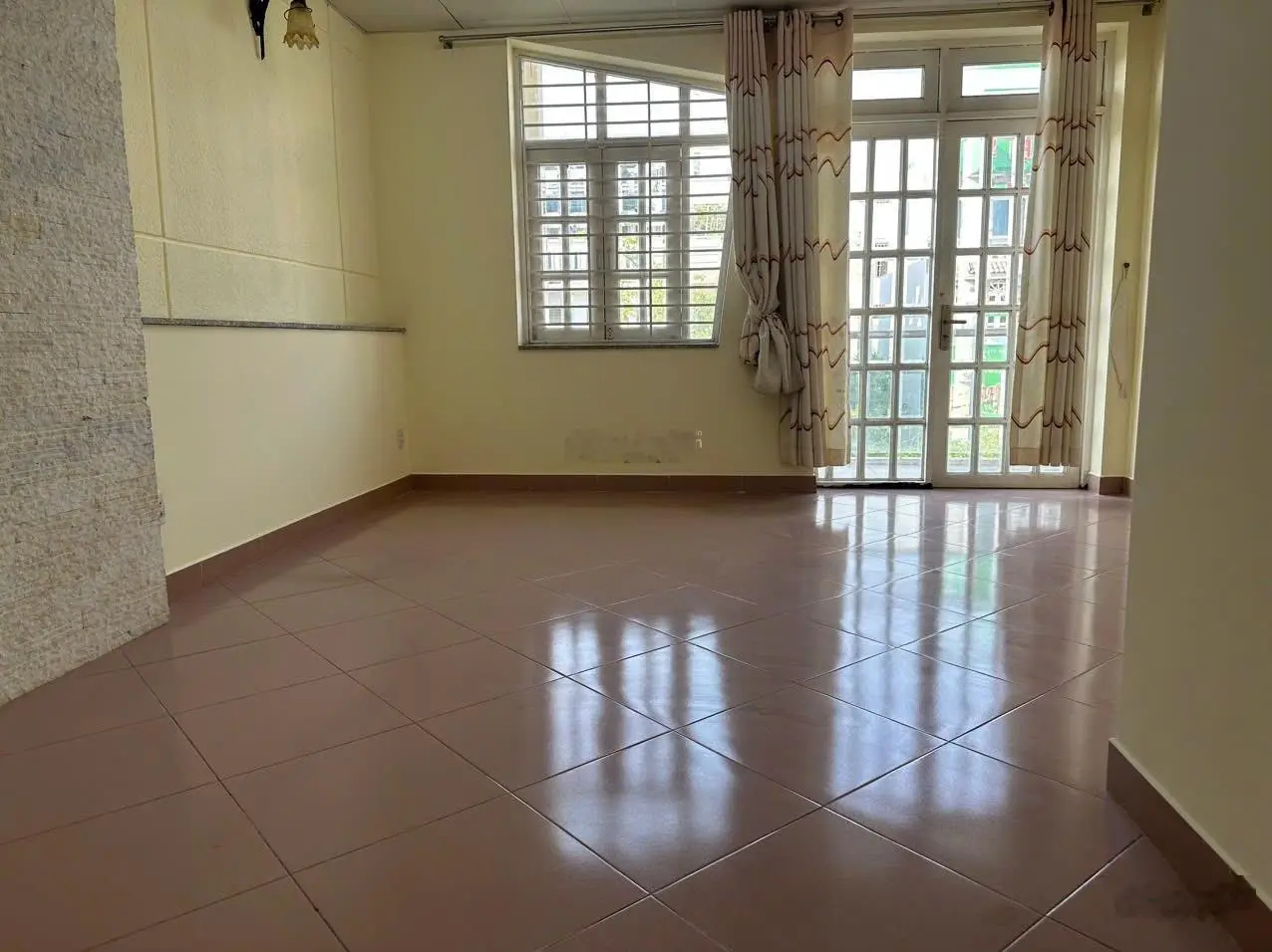 Chính chủ gửi bán căn nhà 3 lầu đường đôi 20m khu dự án mười mẫu p.b.tr. Đông Q2. Tp thủ Đức.