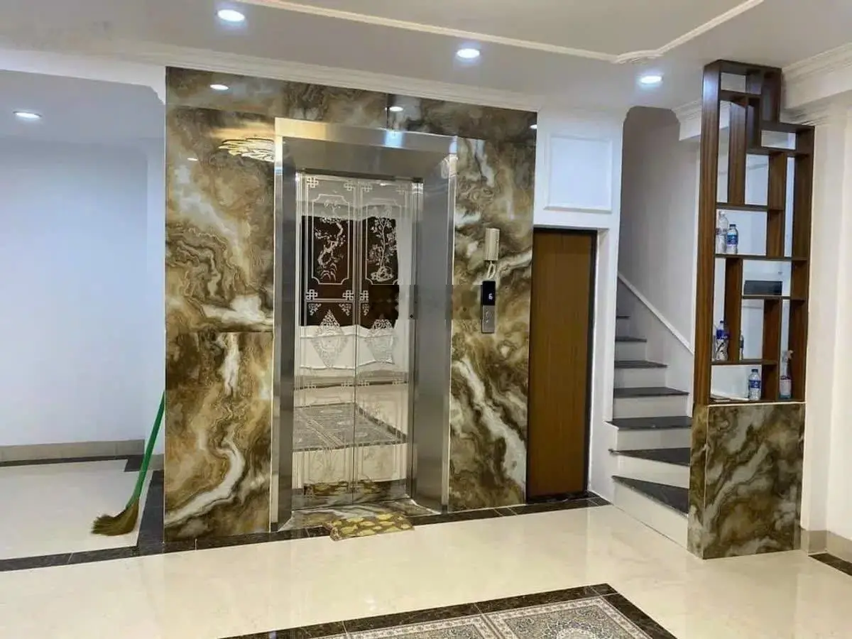 Lấy đâu ra! Nhà đẹp xây mới - cạnh Royal 6 tầng thang máy 40m2 - giá chỉ 8.3tỷ - gần phố