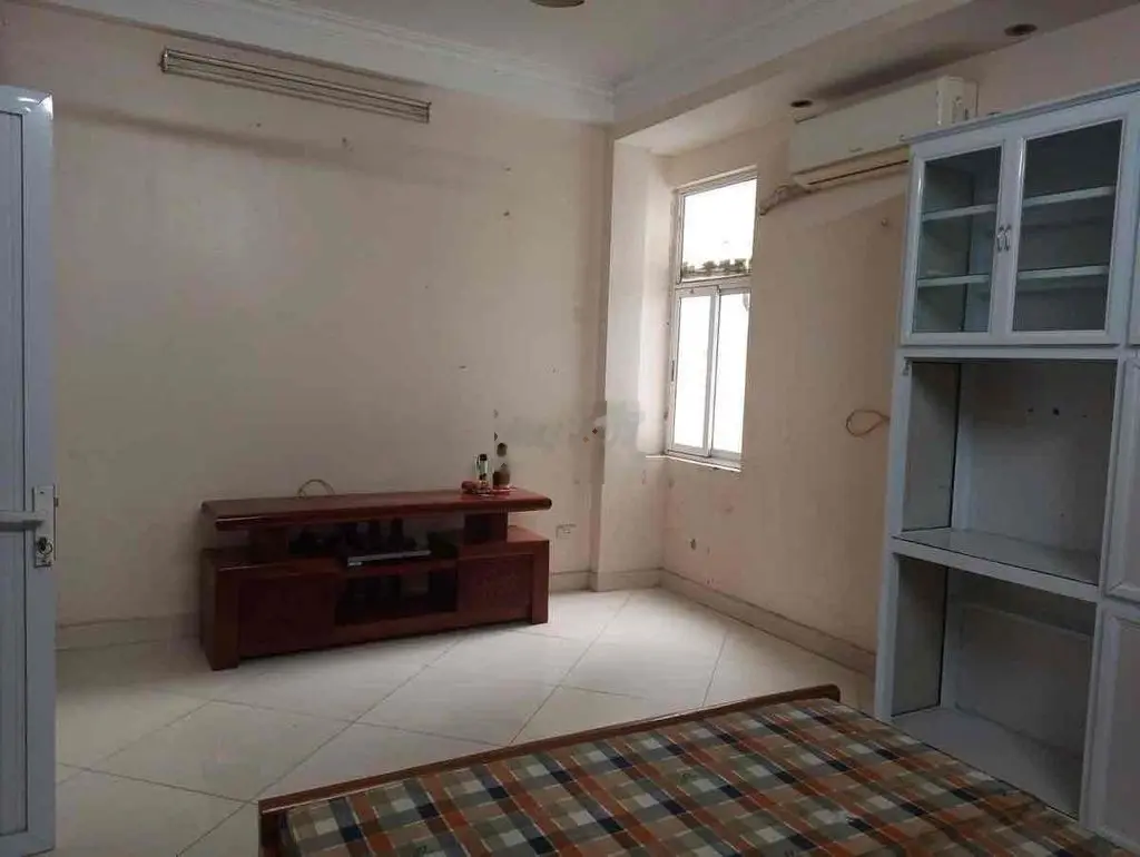 Trung Phụng, vài bước chân ra phố , nhà xây kiên cố, 62m2x3,5T, lô goc