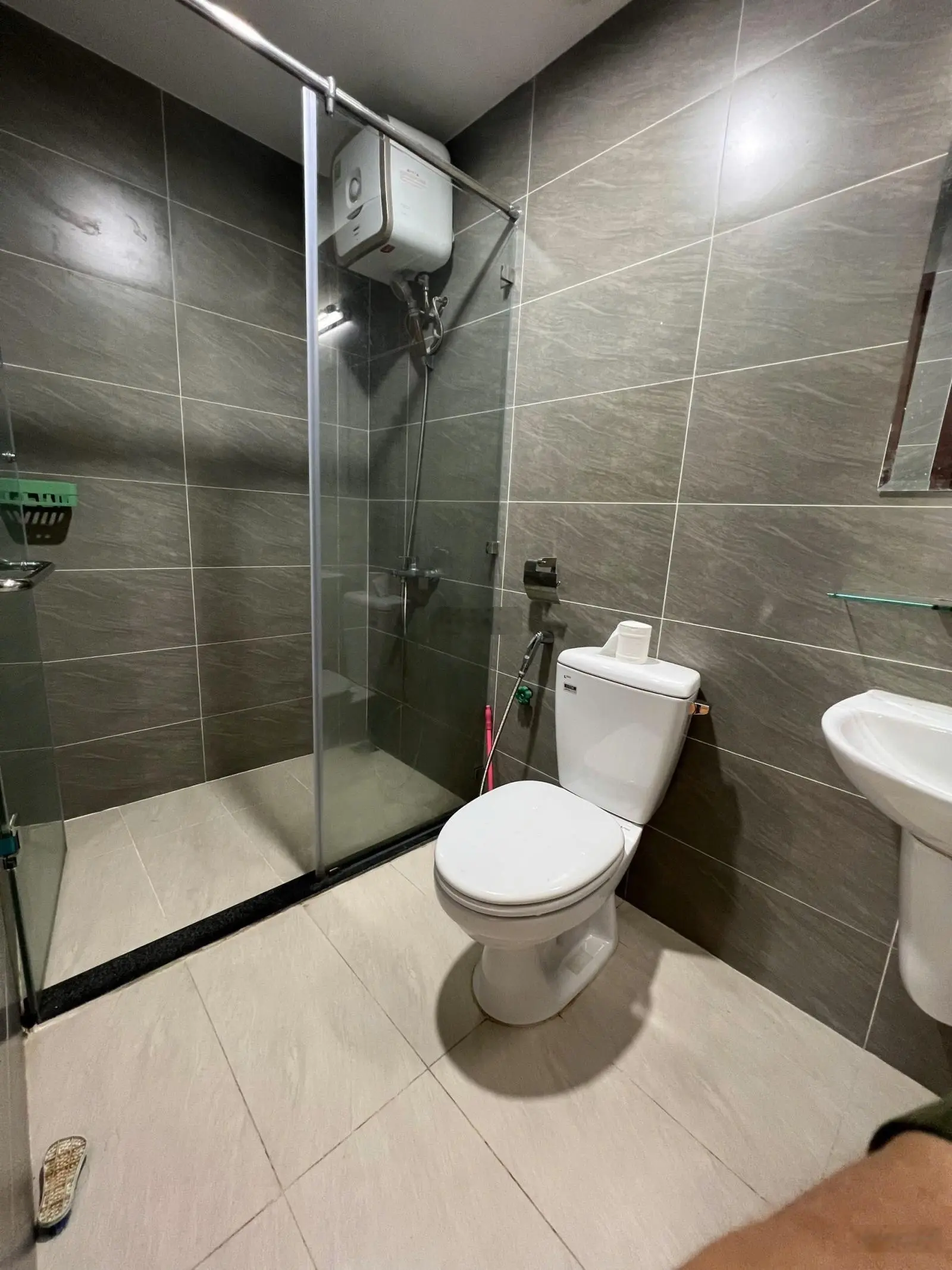 Bán căn hộ 65m2 , 2wc , 2pn , 2ty5 mặt tiền phạm thế hiển q.8
