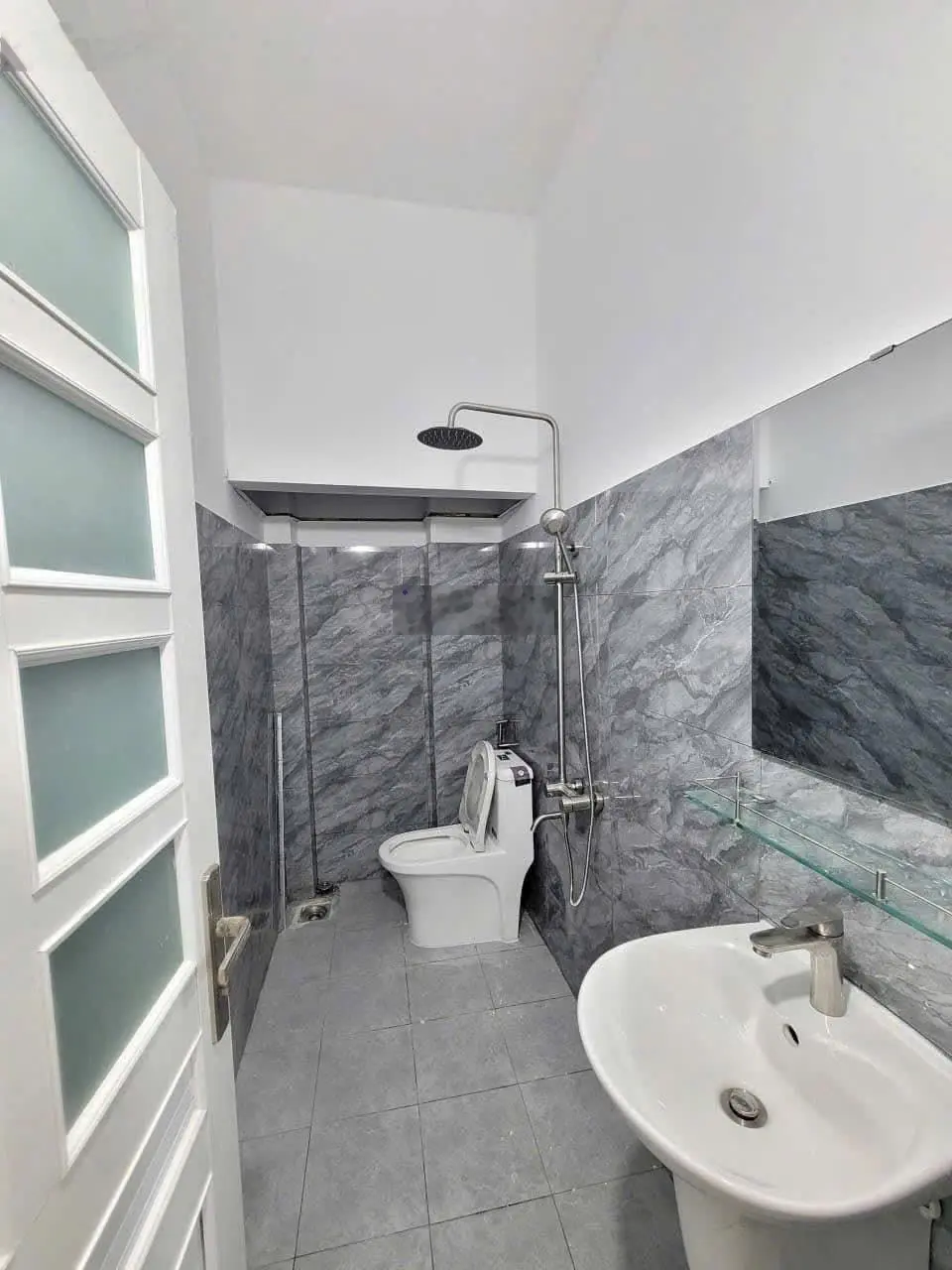 Nhà trệt lầu. 3 PN - 2 WC - sân xe hơi gần sân vận động Dĩ An. DT: 73.2m2. Đường 6m. Giá: 3.7 tỷ TL