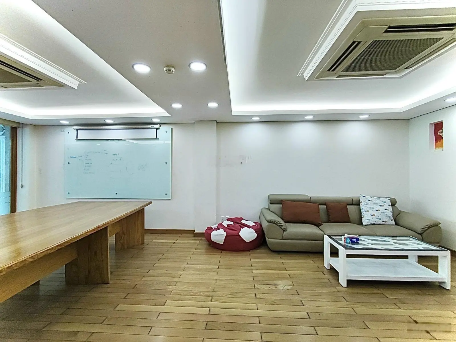Bán Biệt Thự The Victoria - Thuộc Dự Án Vinhomes Golden River , Quận 1. DT = 225m2: