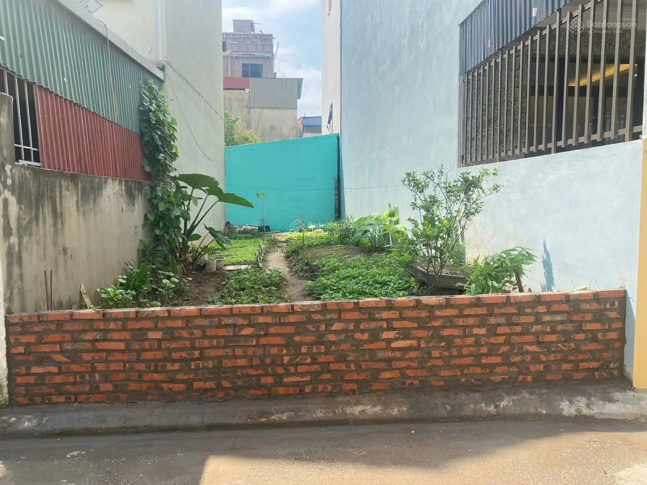 Bán đất Giang Biên 68m2 x 4,5m mặt tiền,ngõ thông các ngả ô tô 7 chỗ vào nhà,hàng xóm văn minh