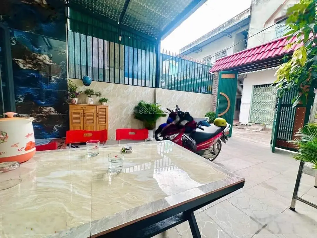 Chính chủ cần bán nhà xây mới cực đẹp gần chợ xóm nghèo phường dĩ an