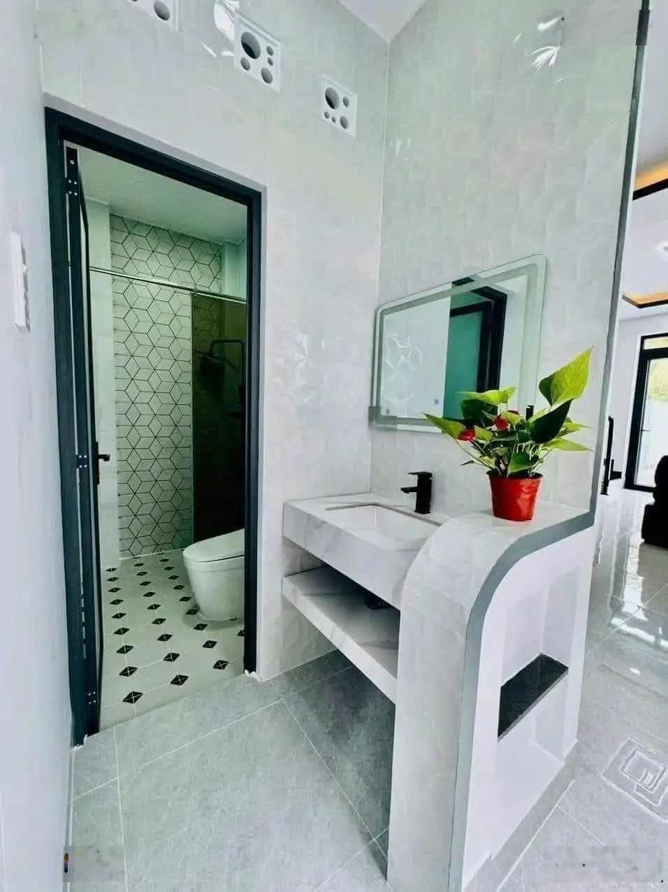 Nhà đẹp mới xây đ.hoàng phan thái ngay chợ bình chánh dt 96m2 giá chỉ 1ty7 shr gần ra quốc lộ 800m