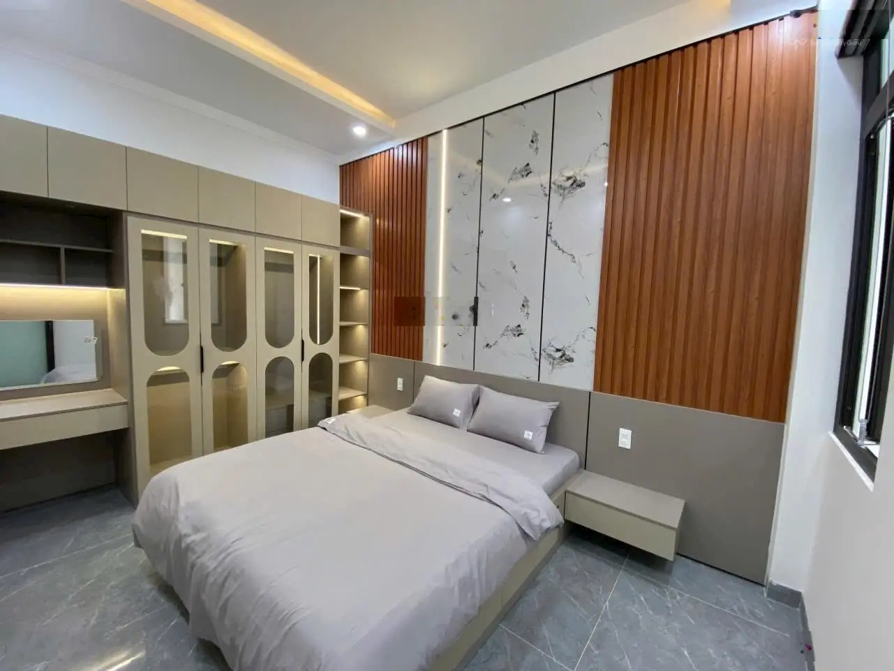Nhà đẹp hẻm Ywang trung tâm TP Buôn Ma Thuột giá chỉ 2.7 tỷ, cách ĐH Tây Nguyên 1km. Full nội thất