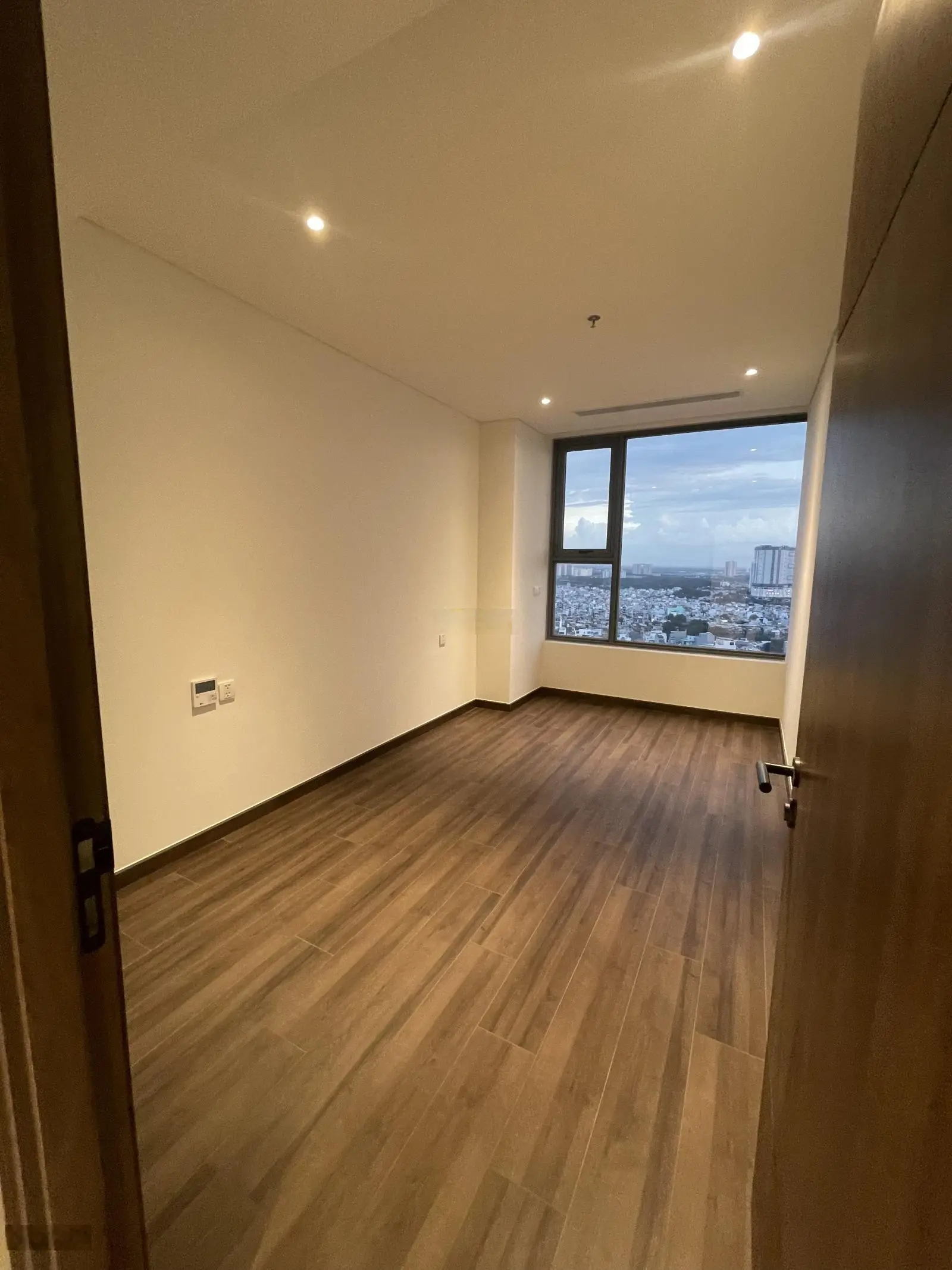 Bán căn hộ 3 phòng ngủ 135m2 khan hiếm - giá tốt - nhiều tiện ích tại đường Trần Hưng Đạo