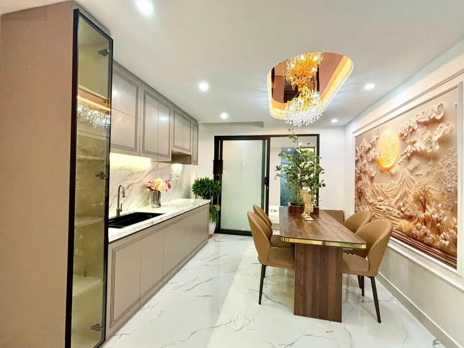 Nhà kiệt Điện Biên Phủ, nhà 2 tầng mới, 2 kiệt trước và sau, nhà mới dọn vào ở ngay