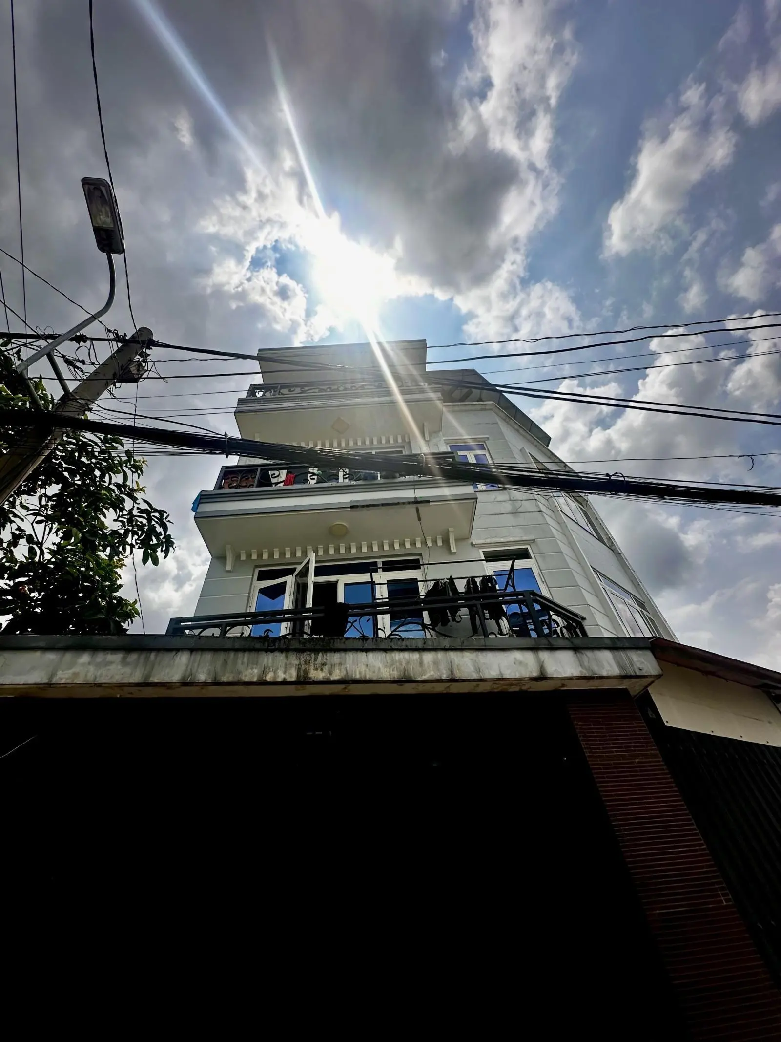 Hơn 11 tỷ căn GÓC 4 tầng mặt tiền đường sát bên Nguyễn Duy Trinh BTT Q2