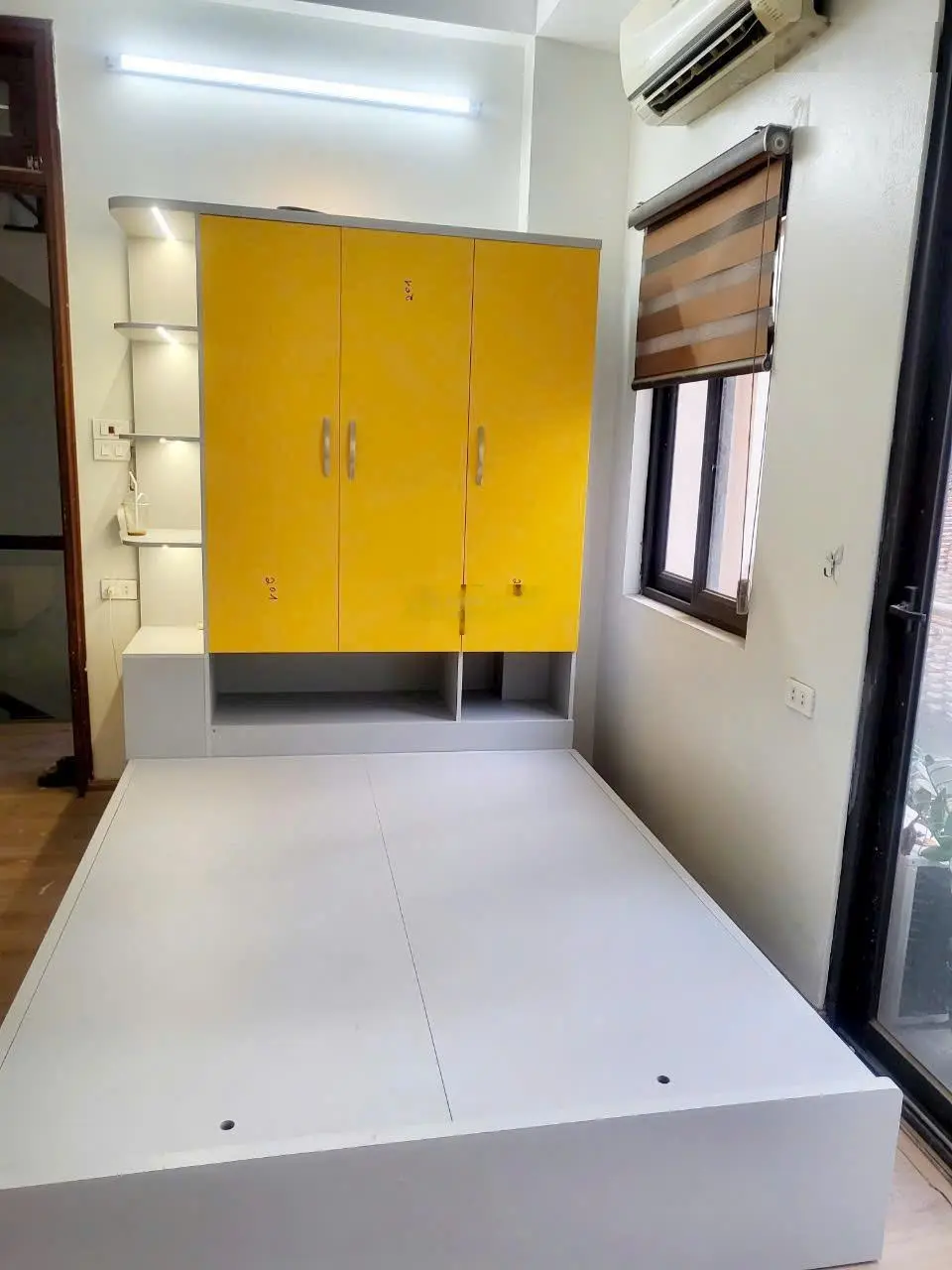 Bán nhà Triều Khúc mặt ngõ, 2 ôtô tránh nhau. DT 43m2 xây 5 tầng cho thuê dòng tiền. LH 0973 577 ***