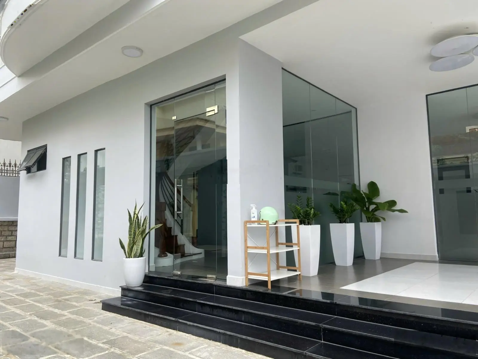 Ngộp bank. Bán biệt thự Thảo Điền gấp DT 448m (18 x 26m) có hồ bơi khu compound. Chỉ 90 tỷ 200tr/m2
