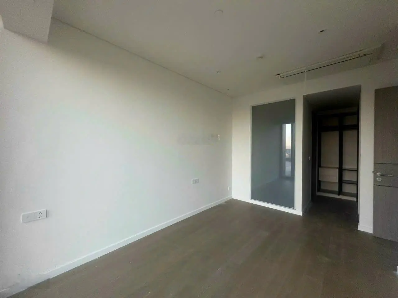 Chính chủ bán căn 2 phòng ngủ tầng cao trục A09 view sông, quận 1 vĩnh viễn không bị che chắn