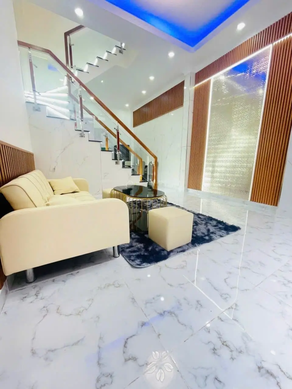 NGỘP QUÁ RA GẤP - Nhà Lê Thị Bạch Cát, Q.11 - 42m2 2PN, Giá 3 tỷ 290. Alo em xem sổ 039 3089627