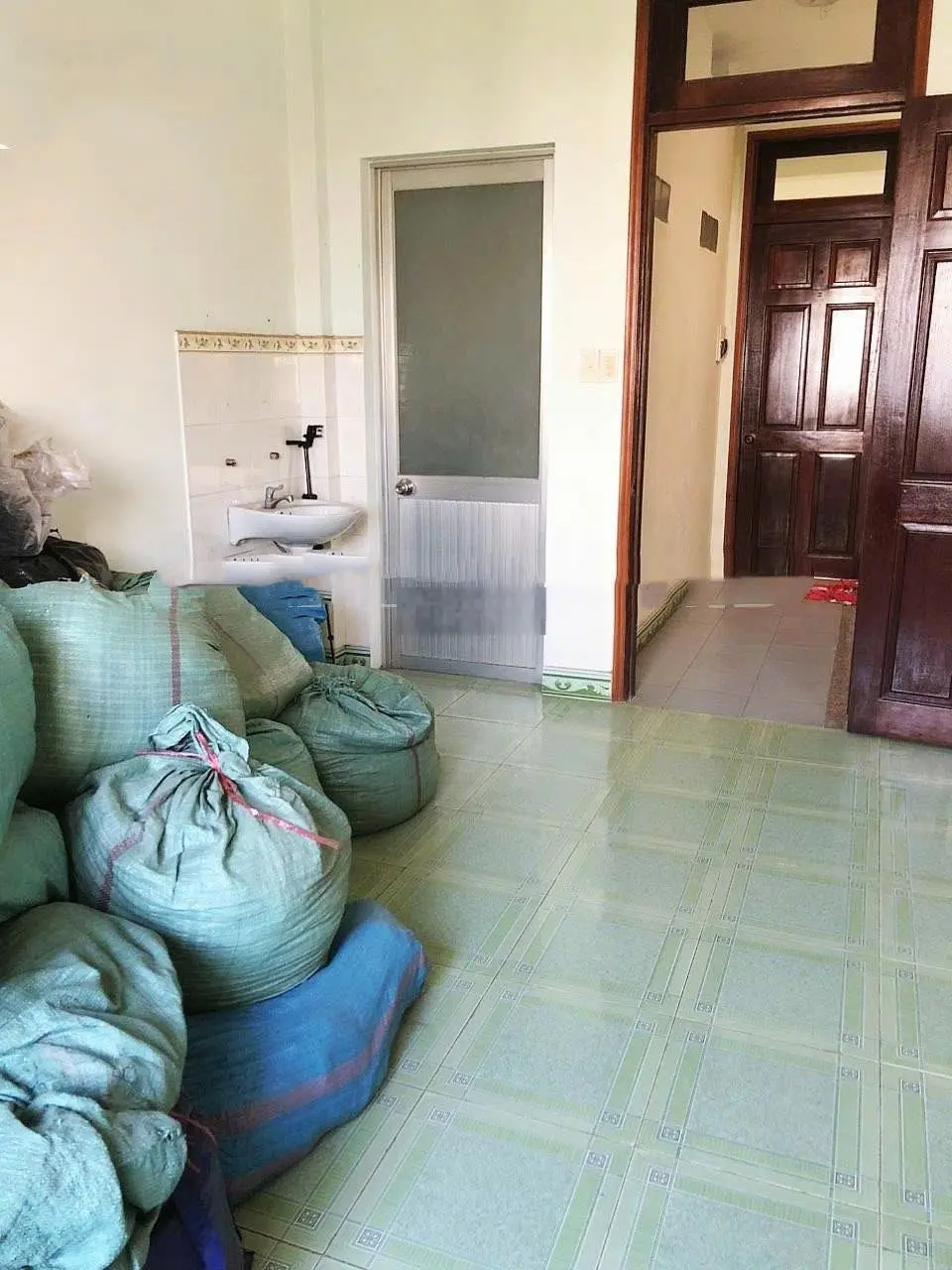 Nhà 3 tầng mặt tiền đường thông Phước Long B - Quận 9 - vừa ở vừa kinh doanh, có vỉa hè, ngang 5m