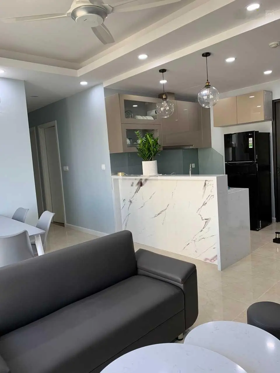 (Chỉ 7.6 tỷ). Bán 3PN 2WC full đồ tầng trung view thoáng sổ đỏ lâu dài chung cư Vinhomes D'Capitale
