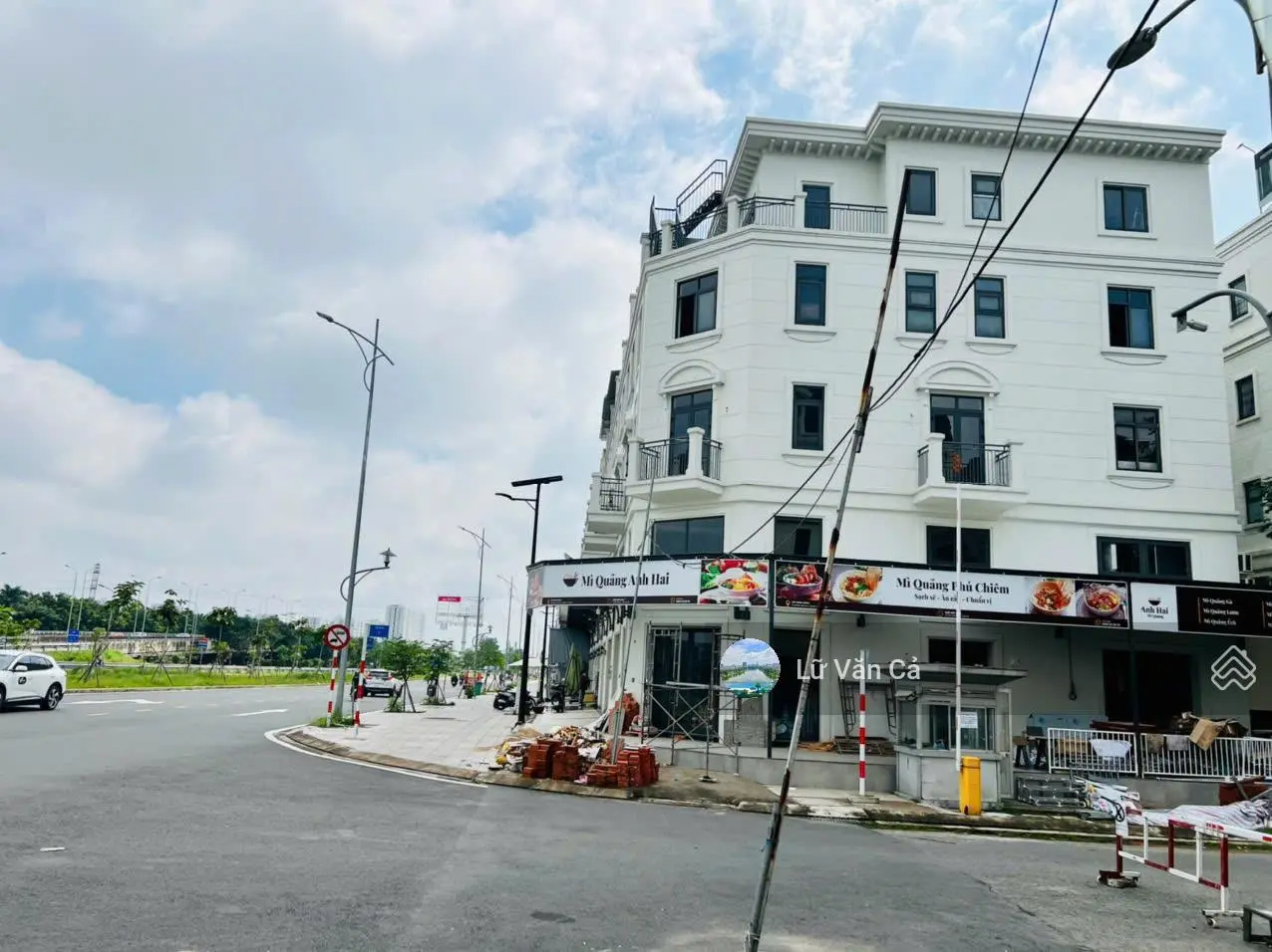 Bán gấp Shophouse mặt tiền song hành Lakeview City dt 5x20 5 lầu giá bán 22 tỷ Lh ngay 0907 860 ***