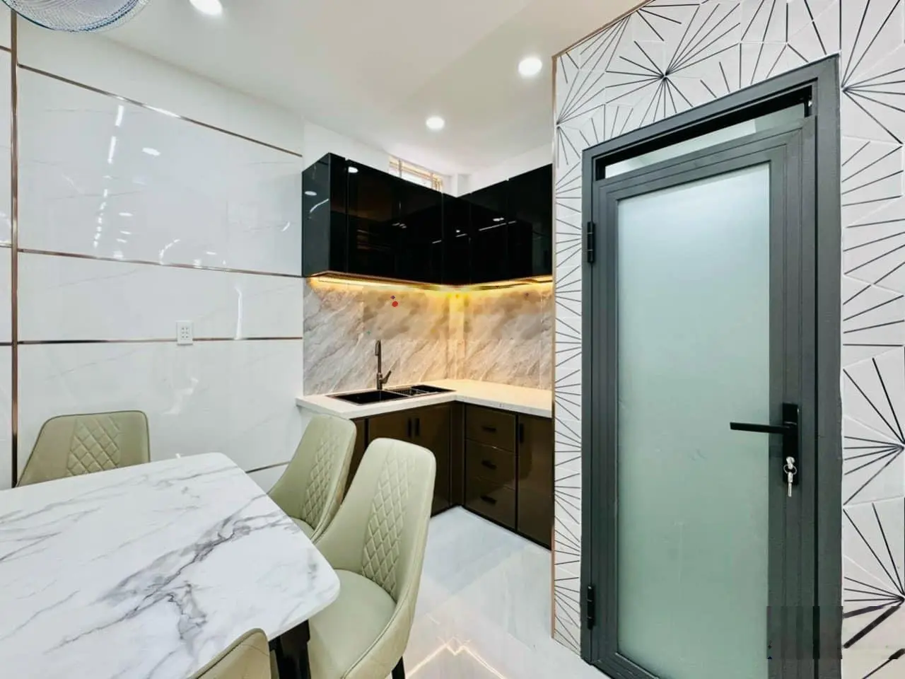 Đầu tư nhà bến xe An Sương tặng nội thất cho KH thiện chí với 60m2 phù hợp cho thuê