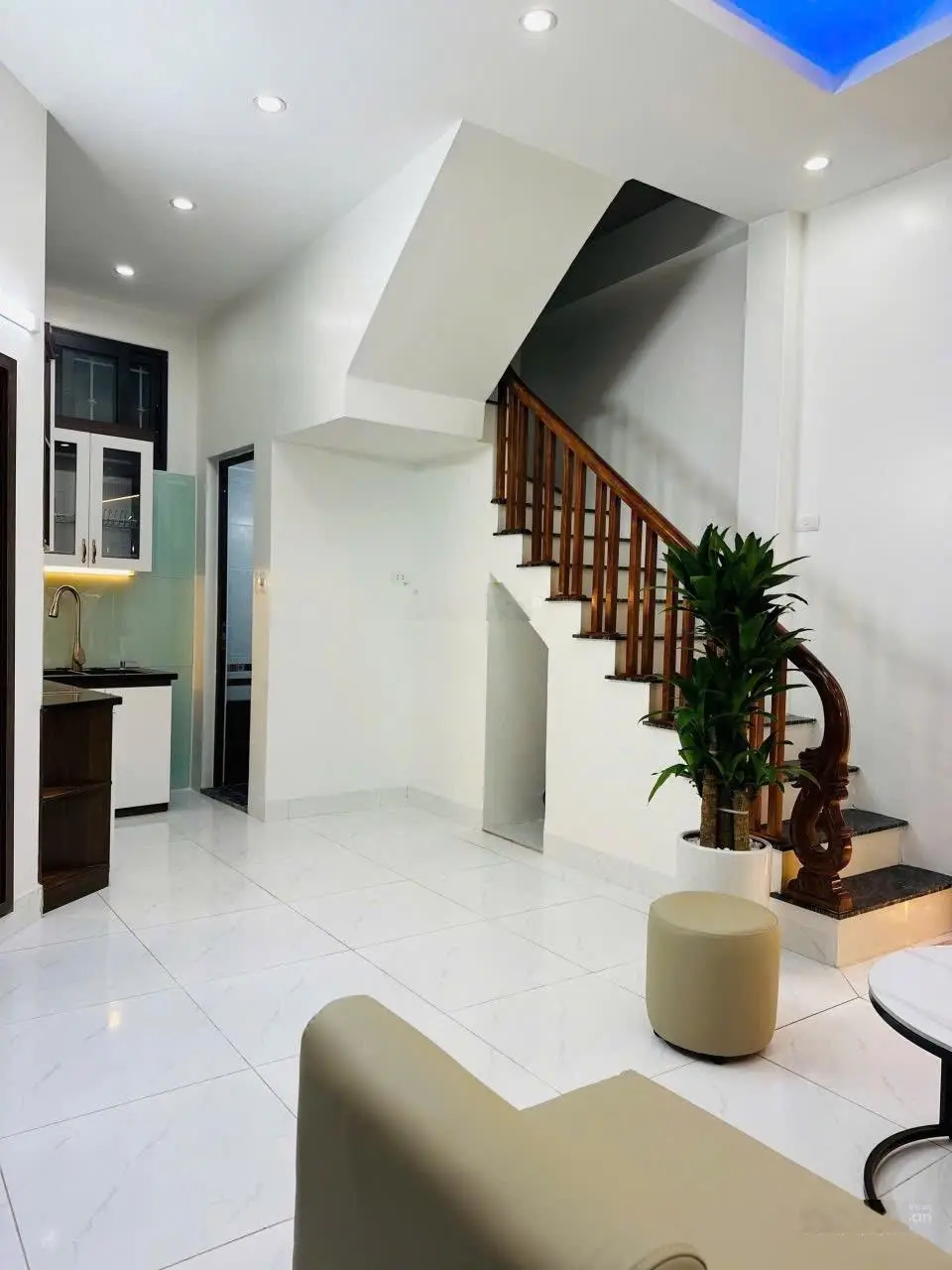 Bán nhà phố Bạch Mai 4tầngx3ngủ, ô tô đỗ cửa, sân chơi rộng, 3 thoáng, full đồ