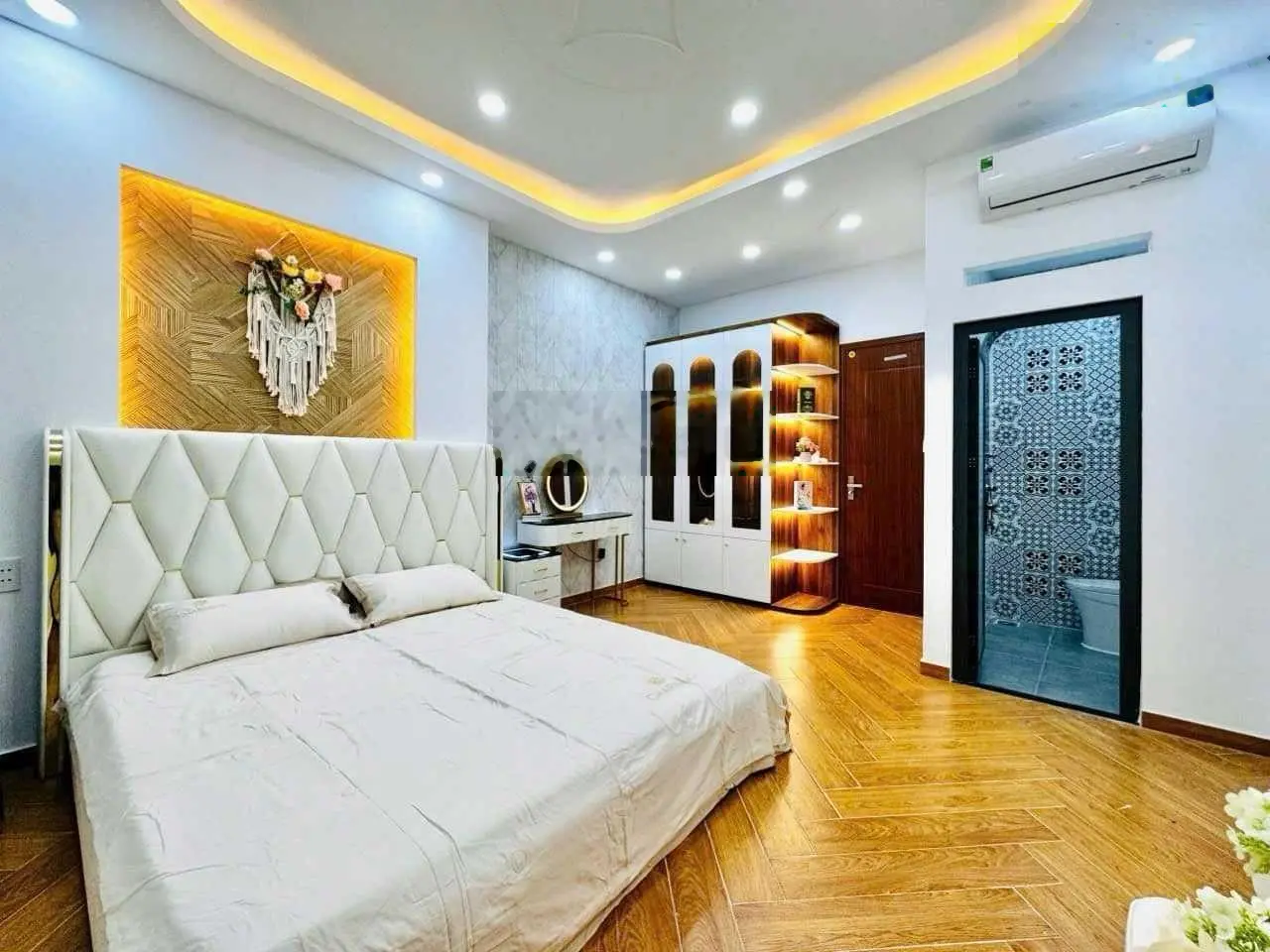 Căn mặt tiền Trương Quốc Dung, Phú Nhuận cần bán gấp TL thích hợp kinh doanh, sổ riêng