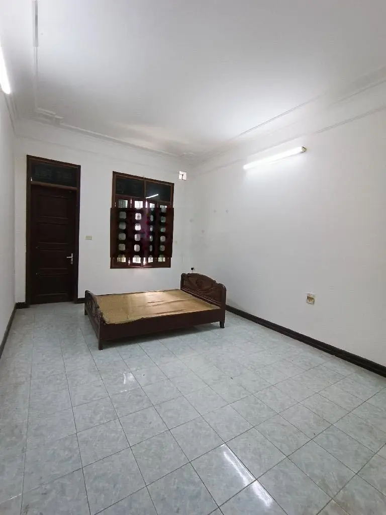 Bán nhà Phân lô phố Vương Thừa Vũ. 70m2. 4T. Ngõ thông ô tô vào nhà . Giá 14.8 tỷ