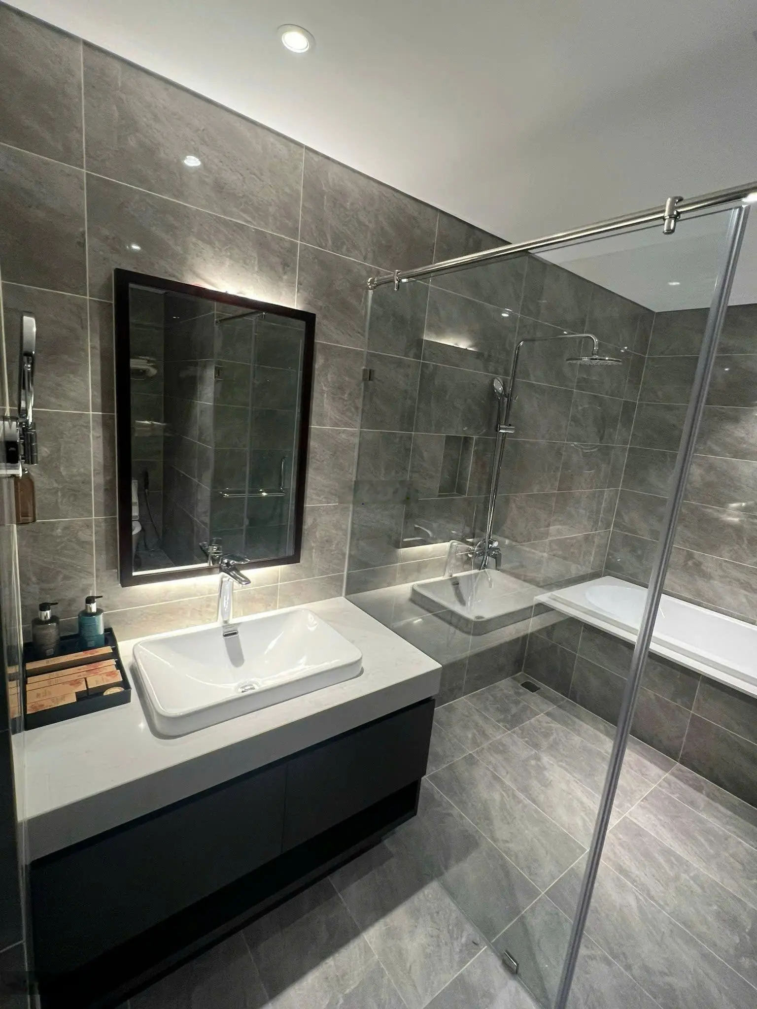 Cắt lỗ căn view thành phố 2PN 2WC