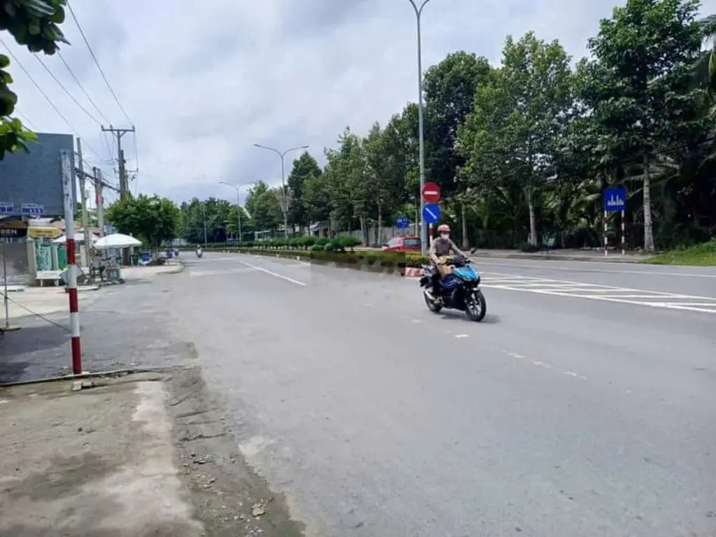 Bán nền thị trấnLH, quốc lộ 53 giá chỉ 2,2tỷ tặng kho