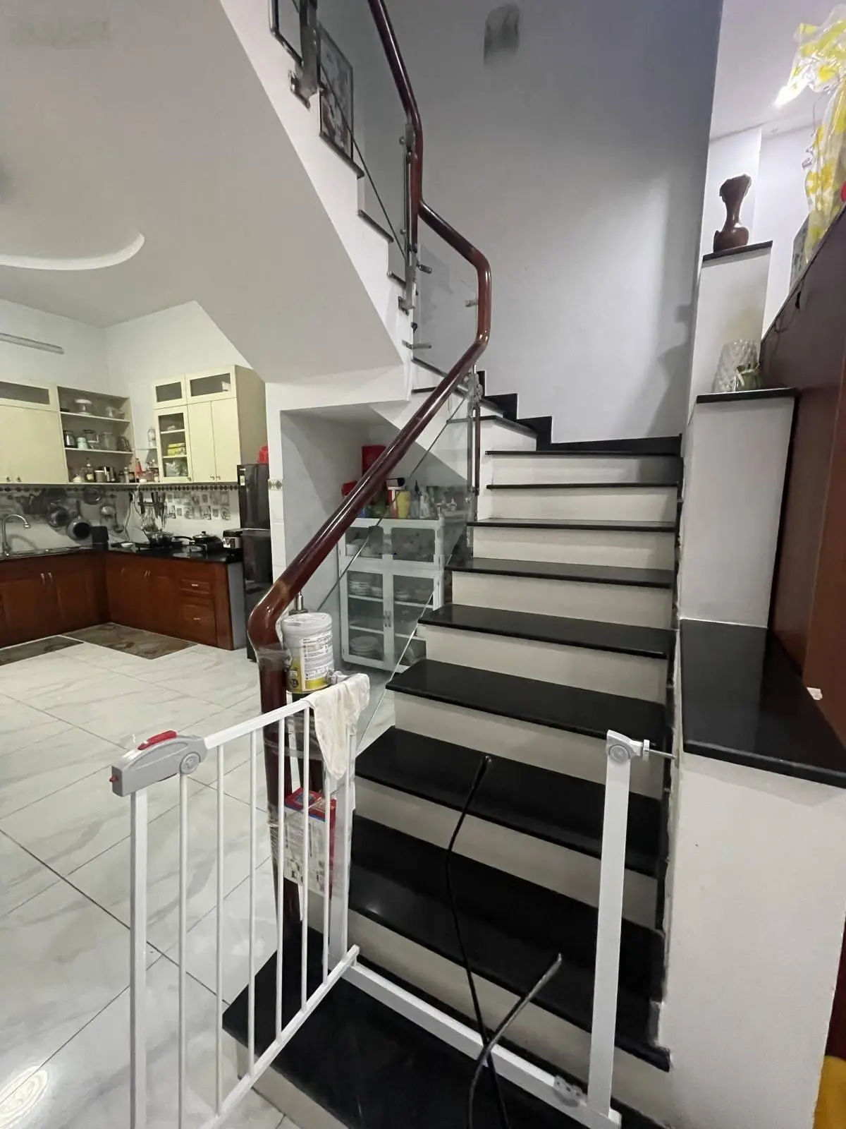 Nhà riêng sổ hồng 56m2, hẻm vào ô tô quay đầu, nhà 3 lầu, 4PN, 4WC