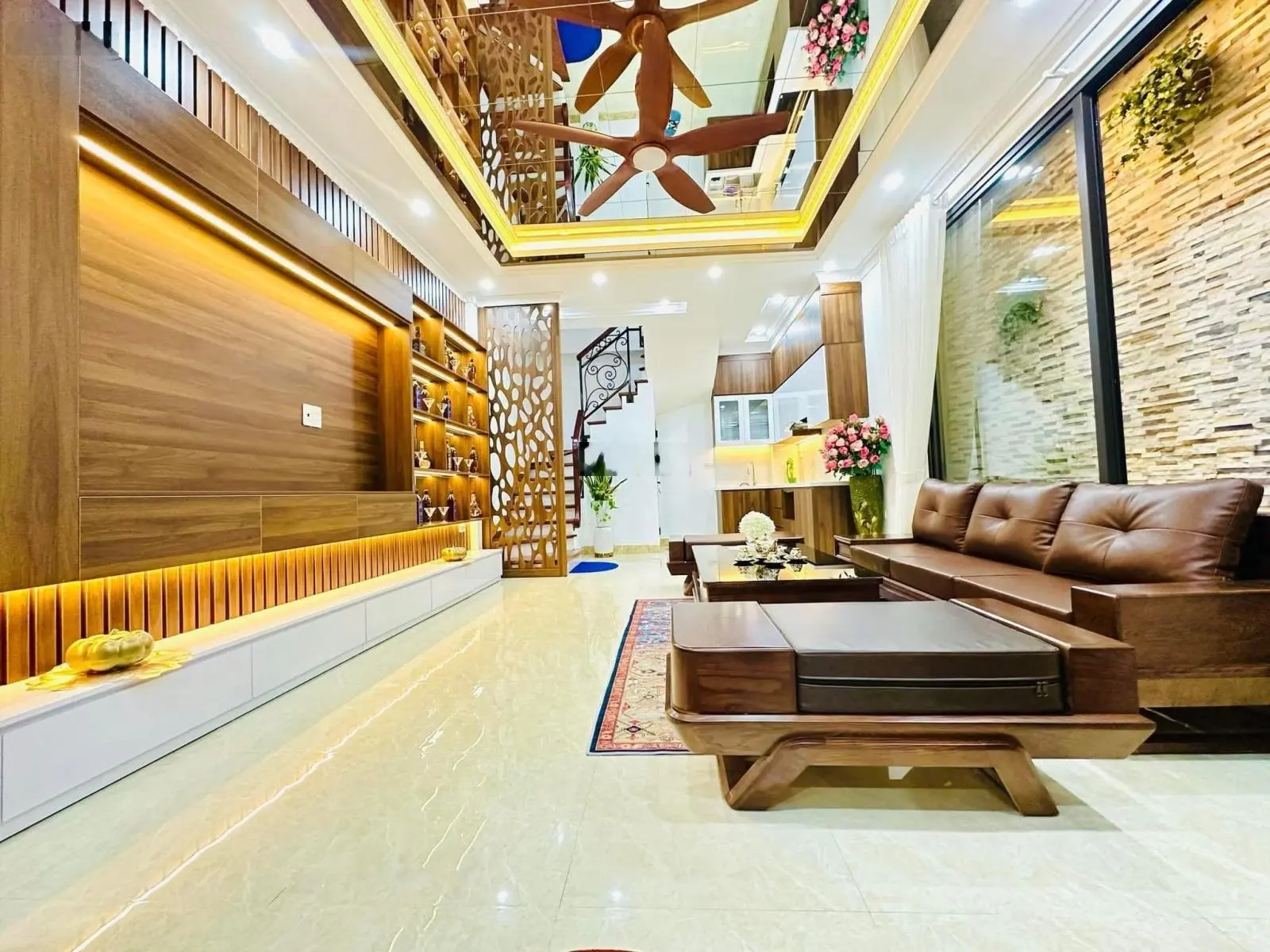 Bán nhà đường Cầu Giấy, thoáng trước sau, ngõ thông, 50m ra ô tô tránh, chủ tự xây, 42m2*5T