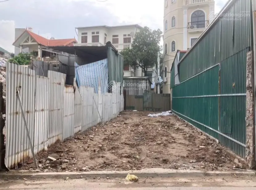 Bán mảnh đất đẹp mặt đường ô tô tránh nhau tại phố Trạm cạnh Aeon Mall Long Biên